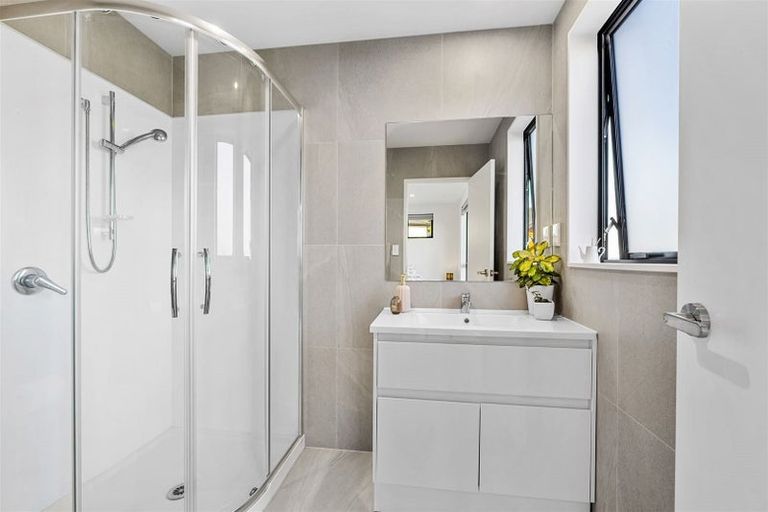 Photo of property in 42 Seafarer Crescent, Stanmore Bay, Whangaparaoa, 0932