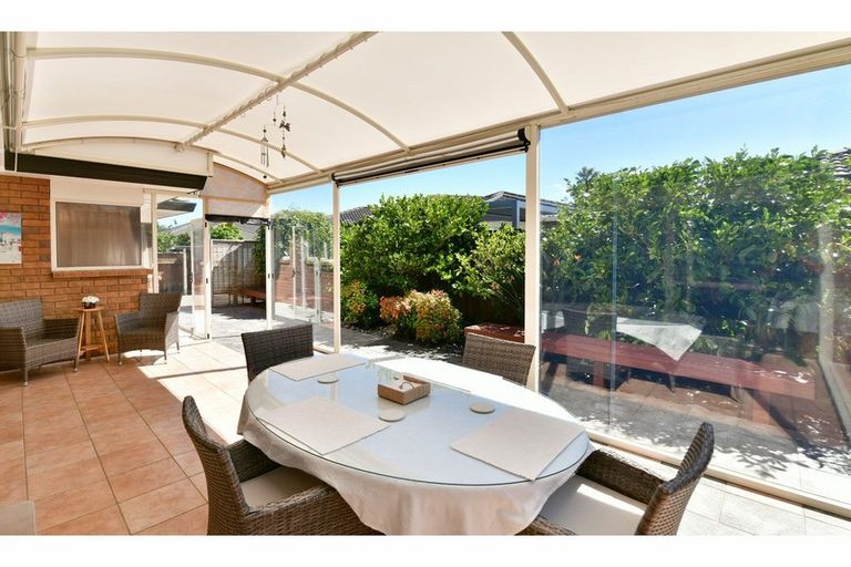 Photo of property in 18 Dan Tori Place, Orewa, 0931