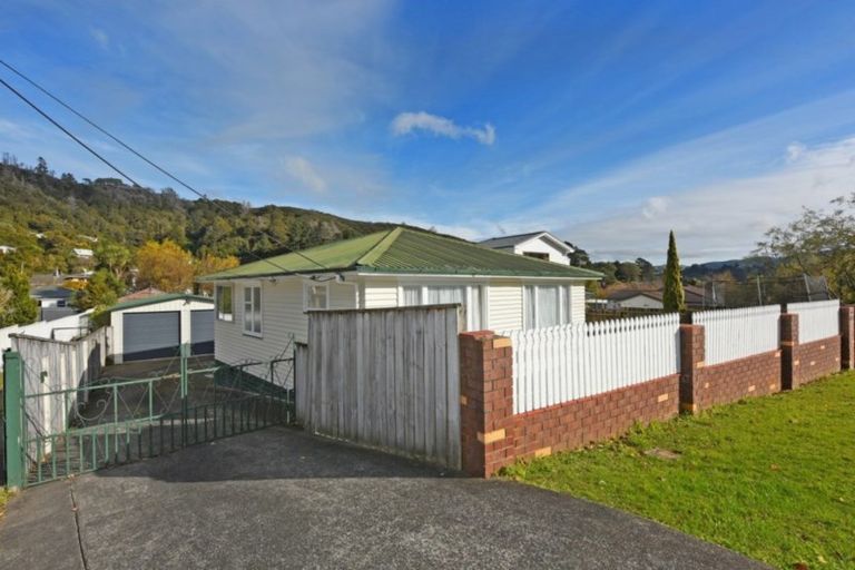 Photo of property in 102 Horoeka Street, Stokes Valley, Lower Hutt, 5019