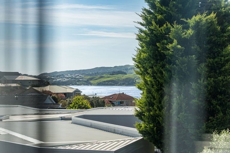 Photo of property in 21 Joseph Banks Drive, Whitby, Porirua, 5024