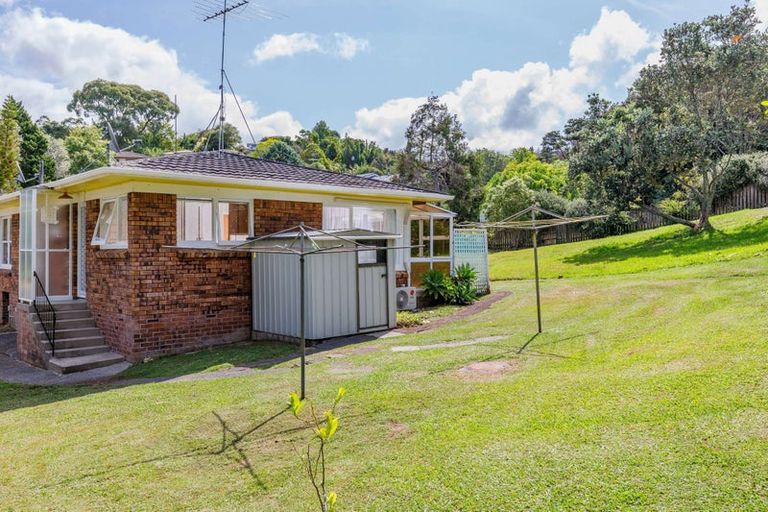 Photo of property in 2/53 Ayton Drive, Totara Vale, Auckland, 0629