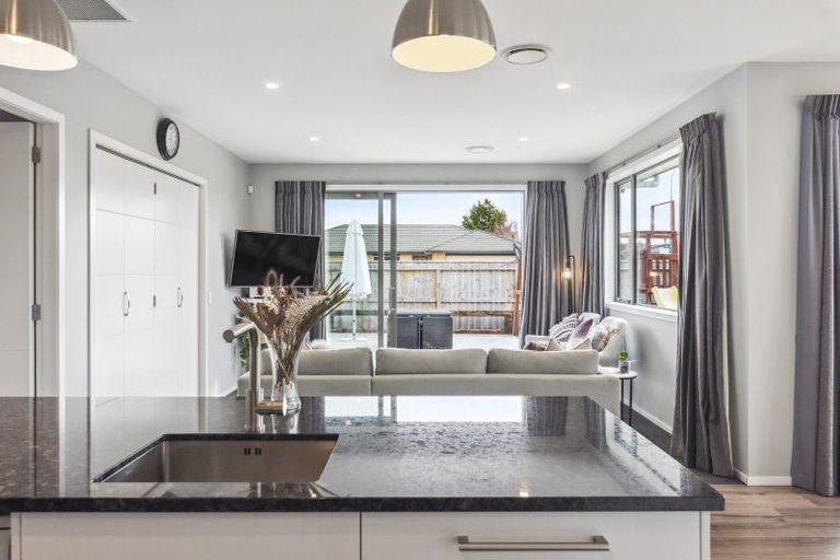 Photo of property in 24 College Drive, Paraparaumu, 5032