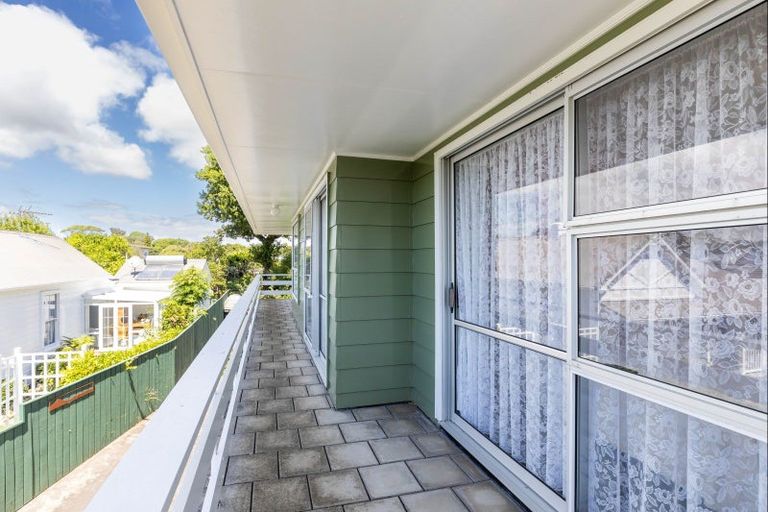 Photo of property in 4 Shortland Street, Lower Vogeltown, New Plymouth, 4310