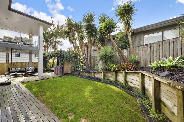 Photo of property in 1/36 Browns Bay Road, Rothesay Bay, Auckland, 0630