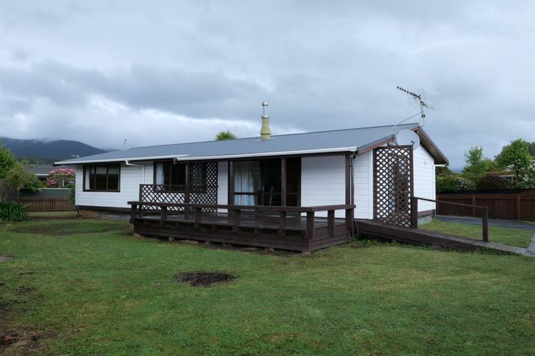 Photo of property in 7 Nugget Grove, Raumati Beach, Paraparaumu, 5032
