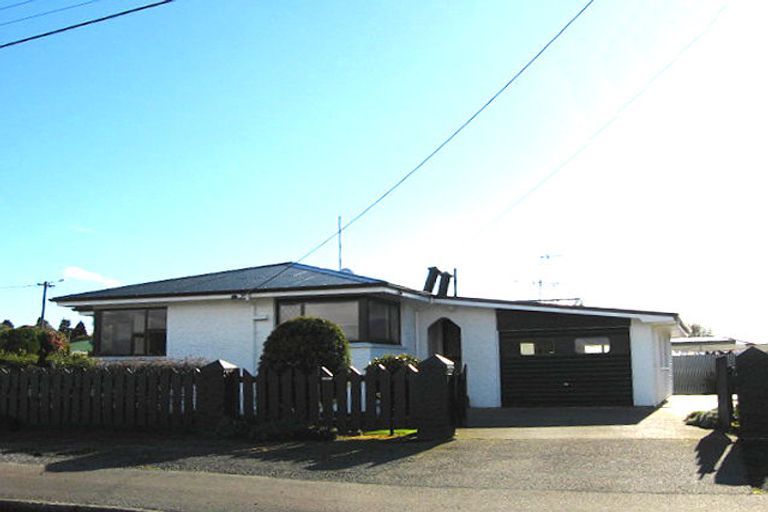 Photo of property in 3 Fraser Street, Waikiwi, Invercargill, 9810