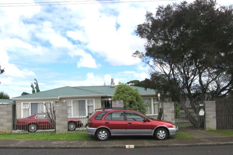 Photo of property in 16 Mccullough Avenue, Papatoetoe, Auckland, 2025