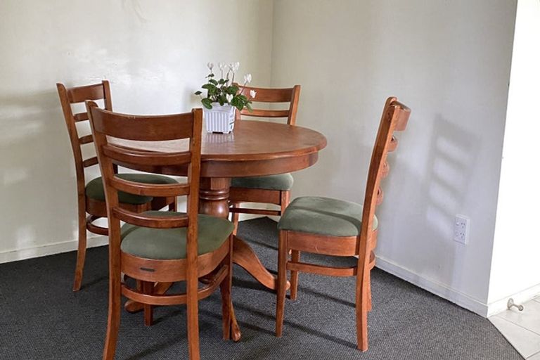 Photo of property in 8b Schnapper Rock Road, Schnapper Rock, Auckland, 0632