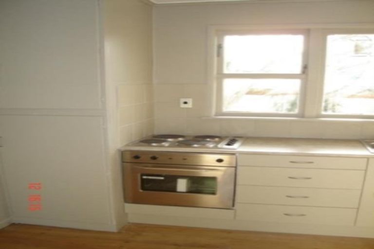 Photo of property in 1/104 Exmouth Road, Northcote, Auckland, 0627