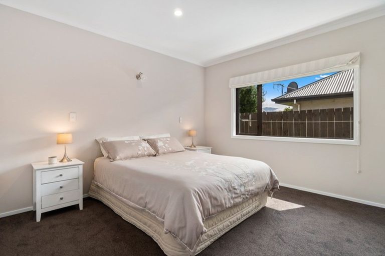 Photo of property in 27 Mavora Road, Lake Hayes, Queenstown, 9304