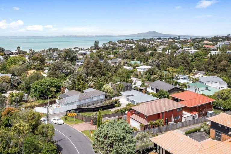 Photo of property in 1/10 Channel View Road, Campbells Bay, Auckland, 0630