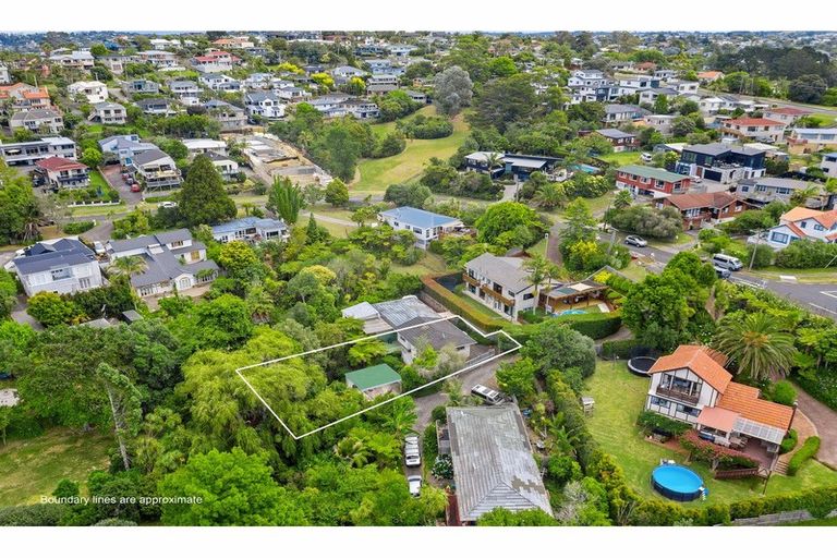 Photo of property in 1/39a Hebron Road, Waiake, Auckland, 0630