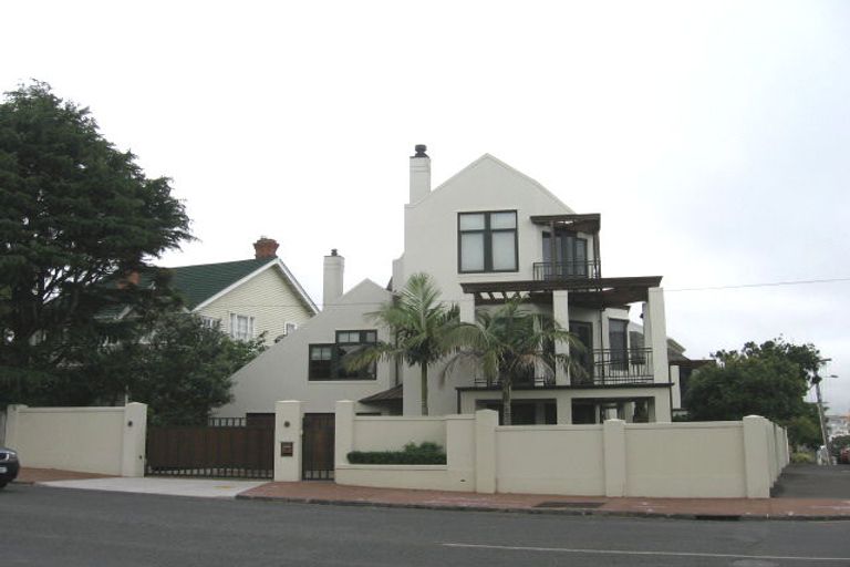 Photo of property in 88 Gladstone Road, Parnell, Auckland, 1052