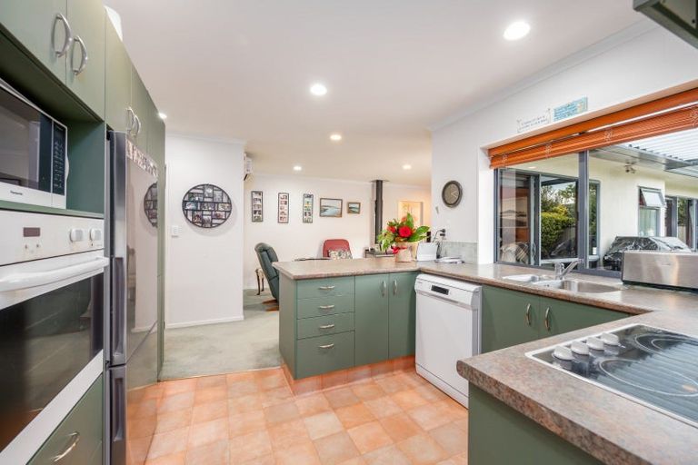 Photo of property in 10 Forbury Way, Taradale, Napier, 4112