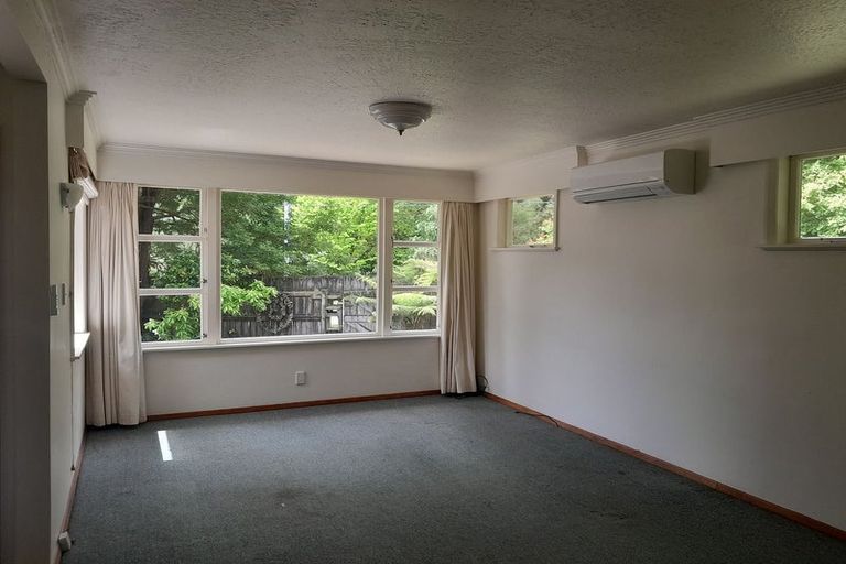 Photo of property in 92 Pinehaven Road, Pinehaven, Upper Hutt, 5019