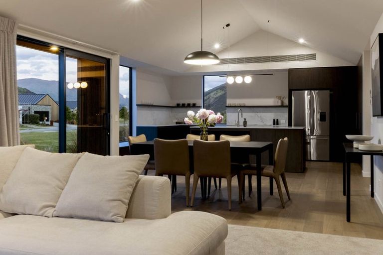 Photo of property in 6 Carrick Lane, Lake Hayes, Queenstown, 9304