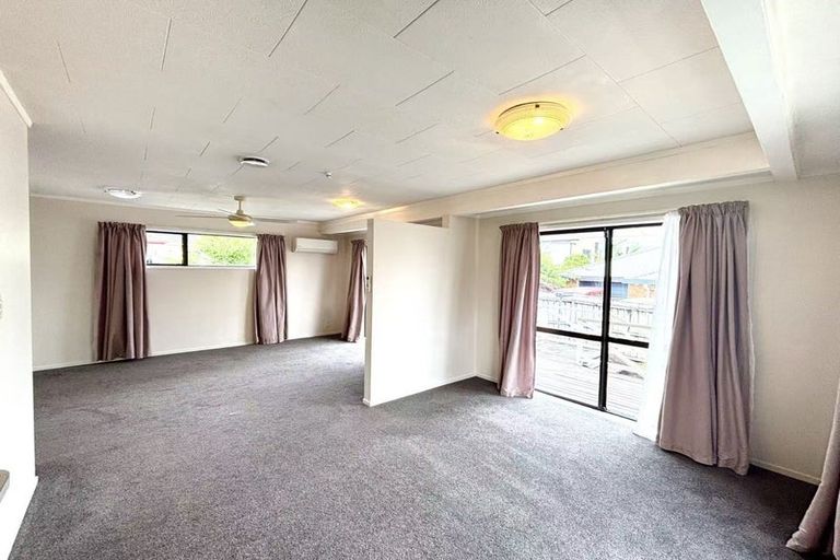 Photo of property in 47 Sturges Road, Henderson, Auckland, 0612