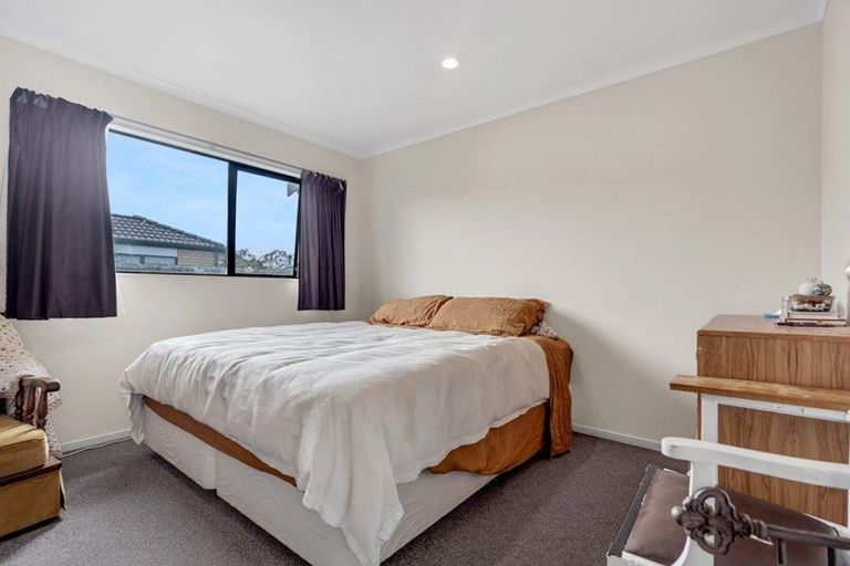 Photo of property in 12 Lane Road, Weymouth, Auckland, 2103