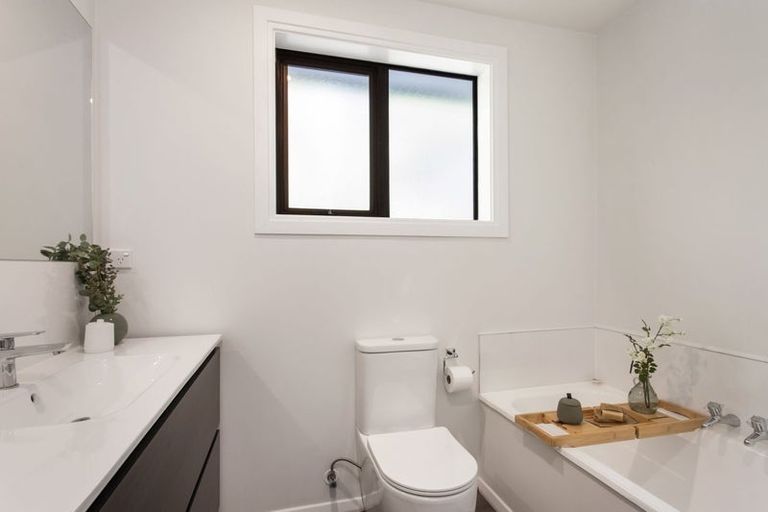 Photo of property in 92a Memorial Avenue, Ilam, Christchurch, 8053