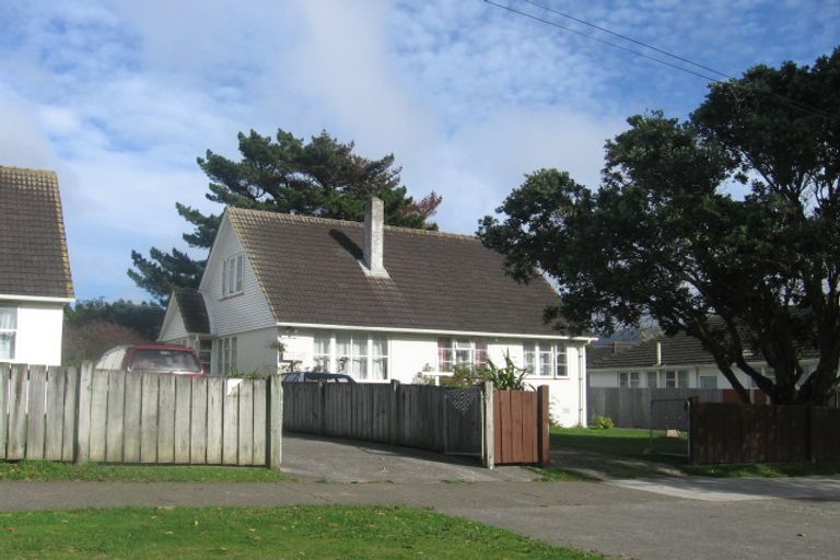 Photo of property in 32 Mungavin Avenue, Ranui, Porirua, 5024