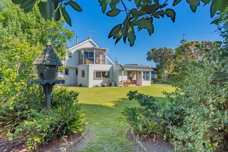 Photo of property in 113 Field Way, Waikanae Beach, Waikanae, 5036