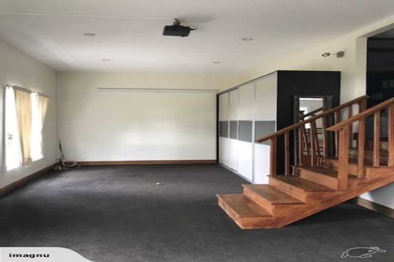 Photo of property in 11 Highbury Crescent, Highbury, Wellington, 6012