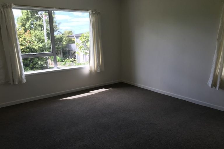 Photo of property in 15 Raleigh Road, Northcote, Auckland, 0627