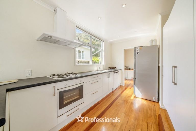 Photo of property in 215 Whites Line East, Waiwhetu, Lower Hutt, 5010