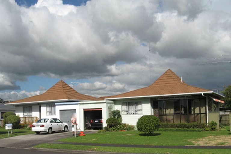 Photo of property in 2/9 Tomintoul Place, Highland Park, Auckland, 2010
