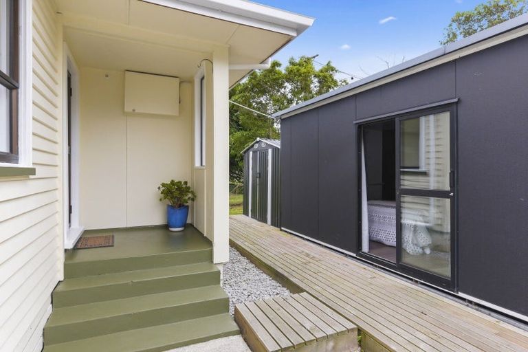 Photo of property in 52 Ruahine Street, Paraparaumu, 5032