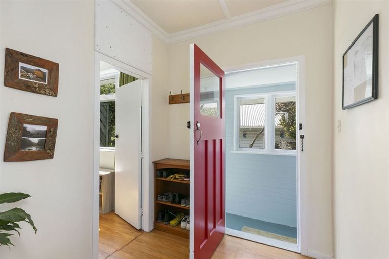 Photo of property in 26 Imperial Terrace, Melrose, Wellington, 6022