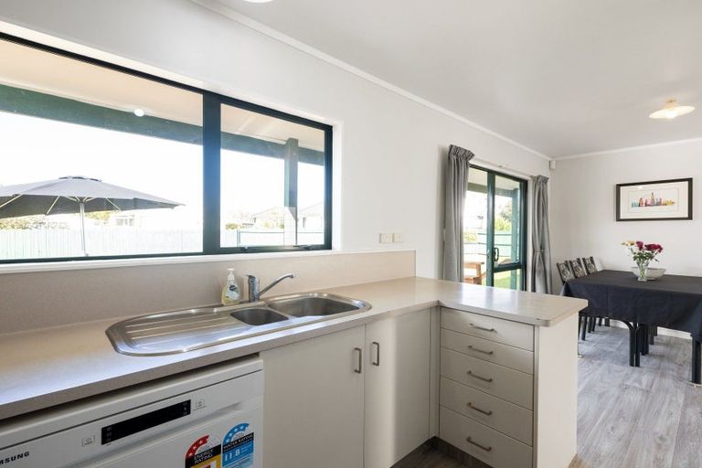 Photo of property in 18 Rosehill Place, Nawton, Hamilton, 3200