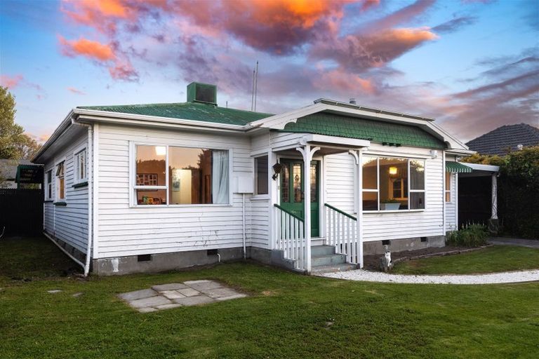 Photo of property in 14 Winters Road, Redwood, Christchurch, 8051