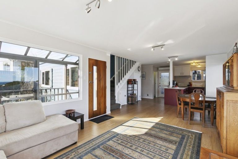 Photo of property in 32 Frobisher Street, Island Bay, Wellington, 6023