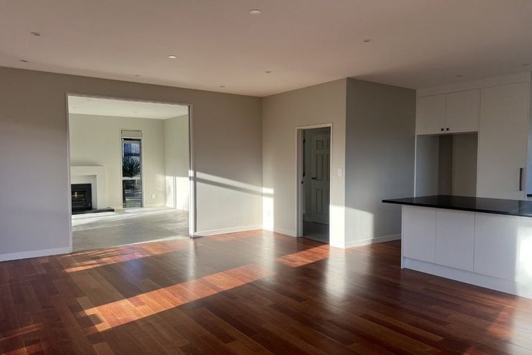 Photo of property in 10 Ballymore Drive, Pinehill, Auckland, 0632