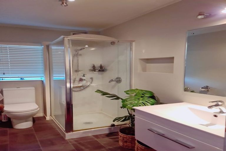 Photo of property in 450 West Coast Road, Glen Eden, Auckland, 0602