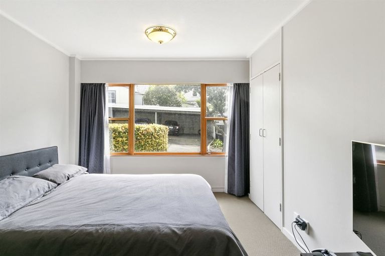 Photo of property in Newman Court Apartments, 2 Newman Terrace, Thorndon, Wellington, 6011