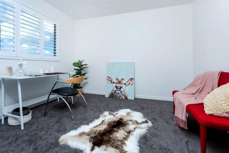 Photo of property in 2 Irwin Lane, Windsor Park, 0632