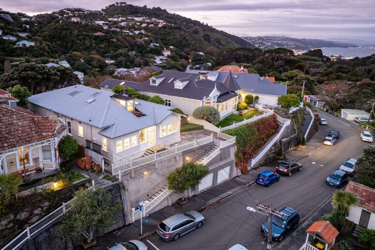 Photo of property in 16 Mariri Road, Kelburn, Wellington, 6012