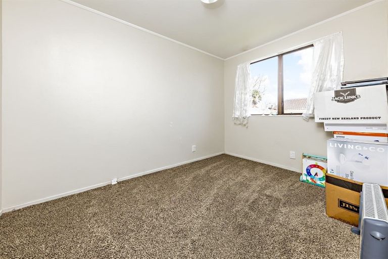 Photo of property in 2/11 Etherton Drive, Weymouth, Auckland, 2103