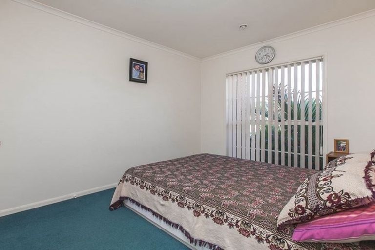 Photo of property in 52 Summerland Drive, Henderson, Auckland, 0612