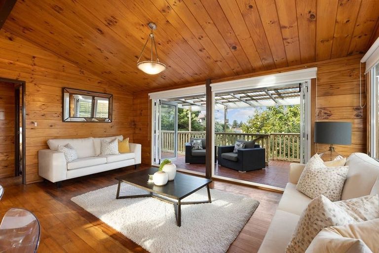 Photo of property in 2 Dunraven Place, Torbay, Auckland, 0630