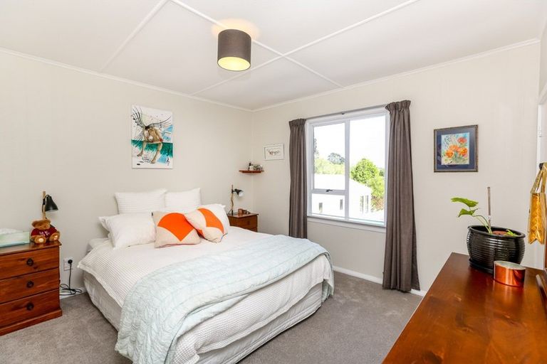 Photo of property in 16 Awanui Street, Merrilands, New Plymouth, 4312