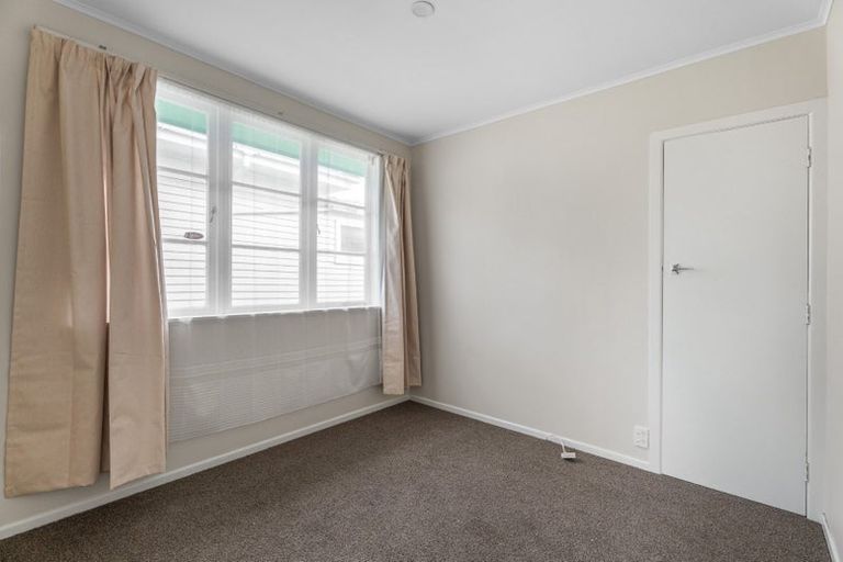 Photo of property in 9 Kuaka Place, New Lynn, Auckland, 0600