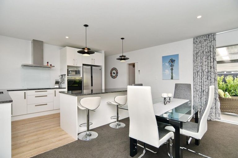 Photo of property in 24 Chatsworth Avenue, Rangiora, 7400