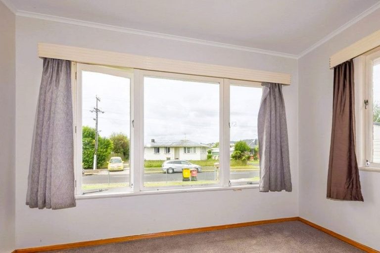 Photo of property in 17 Sutton Crescent, Papakura, 2110