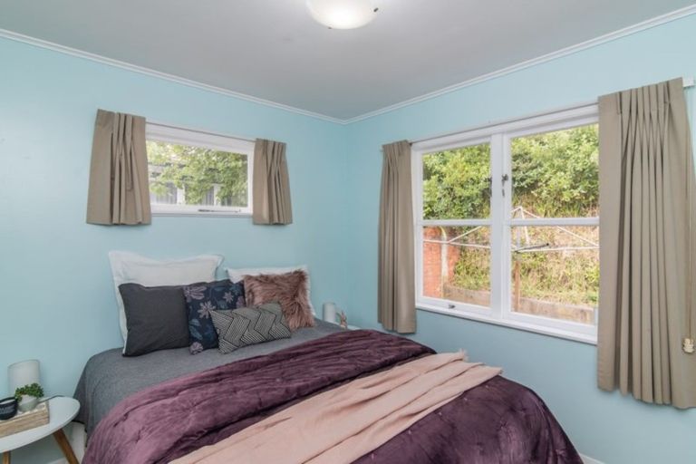 Photo of property in 49 Kiwi Crescent, Tawa, Wellington, 5028