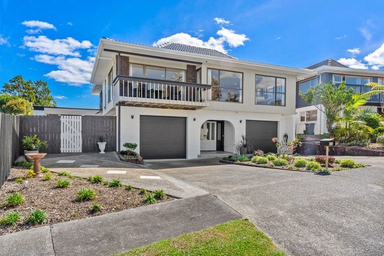 Photo of property in 20 Chatswood Grove, Chatswood, Auckland, 0626