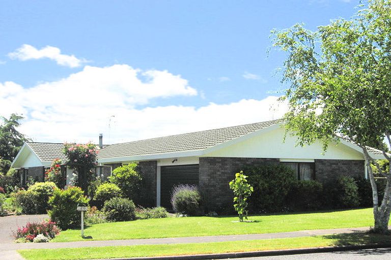 Photo of property in 20 Sheridan Crescent, Leamington, Cambridge, 3432