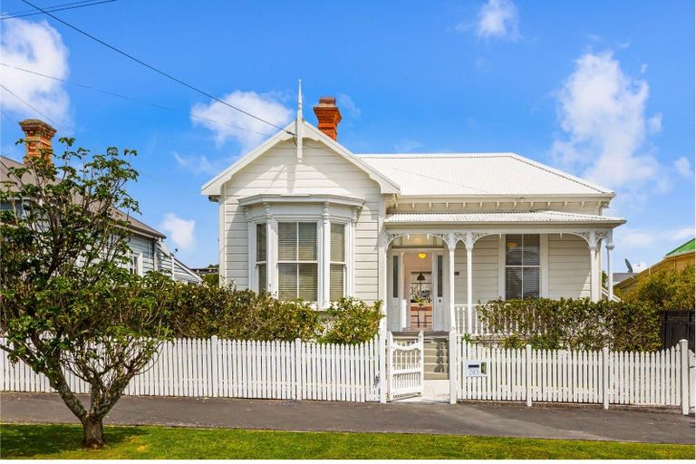 Photo of property in 203 Victoria Road, Devonport, Auckland, 0624
